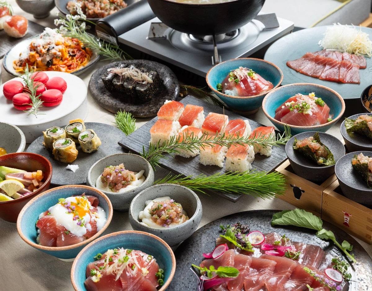 まぐろ料理からスイーツまで並ぶビュッフェメニュー